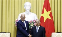 Nguyên Xuân Phuc reçoit le ministre grec des Affaires étrangères