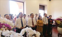 Les dirigeants de la mégapole du Sud rendent hommage aux Présidents Hô Chi Minh et Tôn Duc Thang 