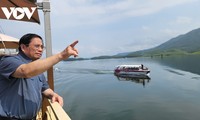 En déplacement à Yên Bai, Pham Minh Chinh inspecte la zone touristique du lac de Thac Ba