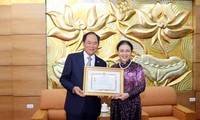 Park Noh-wan reçoit l’insigne ‘Pour la paix et l’amitié entre les nations’
