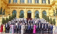 Nguyên Xuân Phuc félicite les lauréats du prix Sao Do 2022