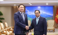 Pham Minh Chinh rencontre le ministre de la Défense mongol