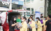 Giải cứu cam sành, phát miễn phí cho bệnh nhân tại Hà Nội
