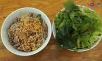 Bún bò Nam Bộ - một món ăn phổ biến của người Việt