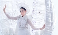 Khánh Vân trình diễn Kén Em, quảng bá ngành dệt may Việt Nam tại Miss Universe