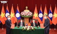 Hình ảnh lễ đón và hội đàm giữa lãnh đạo Việt Nam và Tổng Bí thư, Chủ tịch nước Lào