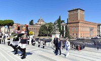 Chủ tịch nước Võ Văn Thưởng đặt vòng hoa tại Đài Tổ quốc Thủ đô Rome