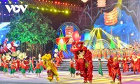 Mãn nhãn với hàng trăm đèn lồng khổng lồ tại Lễ hội Thành Tuyên 2023