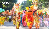 Hàng nghìn người trình diễn Carnaval Thu Hà Nội trên phố đi bộ Hồ Hoàn Kiếm