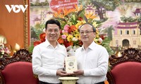 Bộ trưởng Nguyễn Mạnh Hùng và lãnh đạo nhiều bộ, ngành thăm và chúc mừng VOV