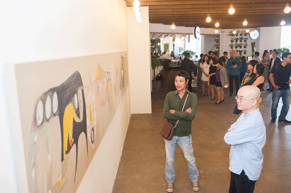 Artist Ha Tri Hieu kicks off AIA Vietnam Eye exhibitions