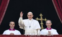 Pope calls for peace in Christmas message