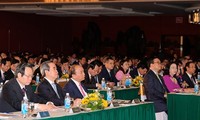 フック首相、「ハノイ2018、投資・発展協力」会議に出席