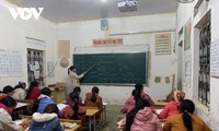 ソンラ省のモン族の識字教室