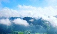 雲に覆われた土地ルンバン村