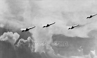 ハノイ・上空ディエンビエンフー作戦の勝利50周年を記念