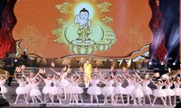 仏教をたたえる芸術公演 