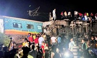 インド東部で列車衝突事故　少なくとも233人が死亡 900人がケガ
