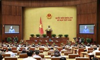 国会で 信任投票に関する決議改正案を討議