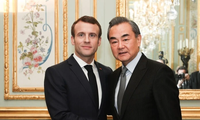 中国外相　仏大統領と会談　中仏関係の一層の強化を確認