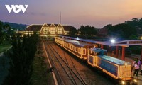 ベトナム最古の駅で夜間観光列車の運行開始