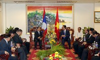 PM Vietnam Nguyen Tan Dung menerima PM Laos Thongsing Thammavong