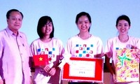 Mahasiswa Vietnam merebut hadiah pertama Kontes Kedinamisan 2012 dalam bahasa Perancis di Laos 
