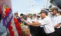 Angkatan Laut Vietnam mengheningkan cipta para pahlawan gugur di Truong Sa