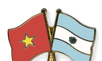 Menyosialisasi negeri  dan rakyat Vietnam di Argentina.