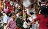 Christmas warms the hearts of HCM City dwellers