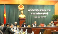 越南国会常委会讨论劳动法修正草案和价格法草案