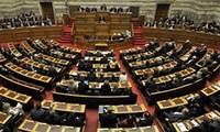 希腊议会12日表决新紧缩方案