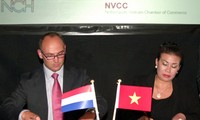  荷兰皇家海军司令访问越南