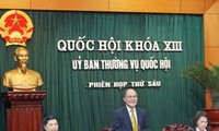 越南国会常委会第六次会议讨论工会法修正案