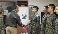 奥巴马访问韩国韩朝非军事区