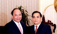 老挝领导人会见越南国会民族委员会代表团