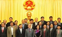 阮生雄会见越南新任驻外大使和总领事