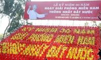 越南全国各地举行切实活动，纪念南方解放，国家统一37周年