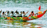 朔庄省高棉族人的龙舟比赛