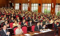 越南国会讨论继续革新和提高国会活动的质量和效果提案