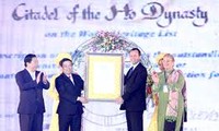 胡朝城获颁世界文化遗产证书