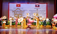 越南公安部与老挝公安部联合举行文艺交流