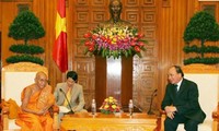 阮春福会见柬埔寨佛教代表团