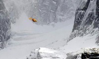 法国境内勃朗峰雪崩死亡人数升至9人