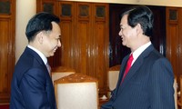 阮晋勇会见泰国商务部部长本松.德里亚披龙