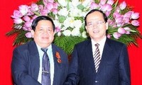 吴文谕会见老挝工会联合会代表团