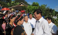 老挝国家副主席本扬与老挝人民代表团访问宣光省