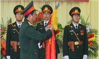 老挝向越南国防部领导人授予自由勋章