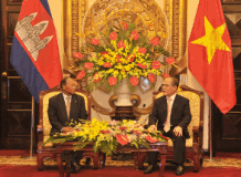 阮生雄与柬埔寨国会主席韩桑林举行会谈
