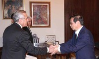 越南驻黎巴嫩大使陈玉石向黎总统递交国书